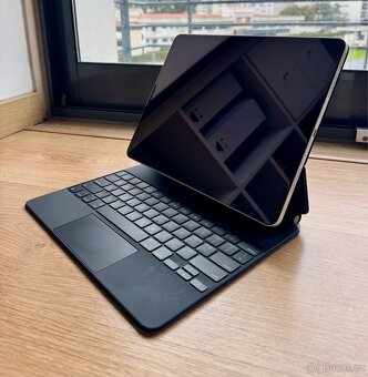 iPad Pro M1, 1TB (16gb RAM) + Cellular + Magic Keyboard - 2
