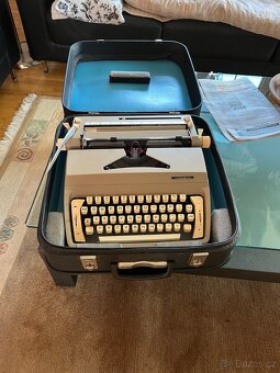 Retro psací stroj Consul 232 včetně originálního kufru - 2