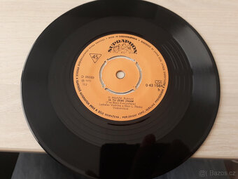 Vodomilové - Já tu zemi znám / Železničářská romance (1973) - 2