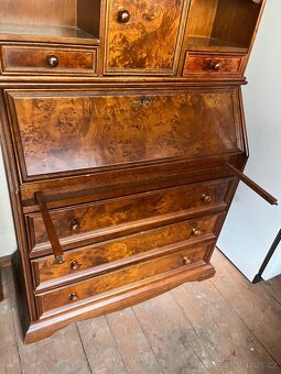 Pěkný sekretář - 2