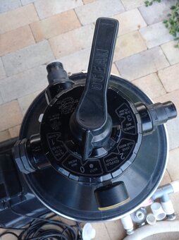 písková filtrace se solárními panely - 2