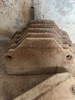 Prodám závaží na zetor crystal - 2