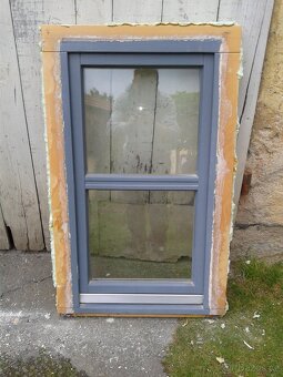 Dřevěné okno 61 x 99 cm - 2