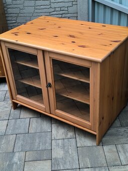 Prodám dřevěnou TV komodu IKEA Leksvik - 2