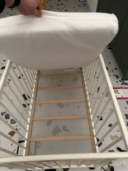 Postýlka nova matrace - 2