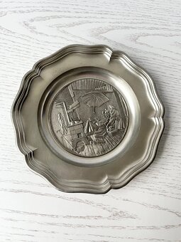 Závesný talír. Cín. Německo. - 2