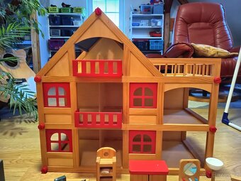 Dřevěný domeček s nábytkem - 2
