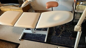 Kosmetické lehátko,lampa se stojanem a židlička k lehatku - 2