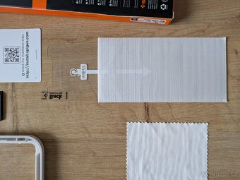 Spigen ochranne sklo pro iPhone 11 Pro/XS/X - 1ks - 2