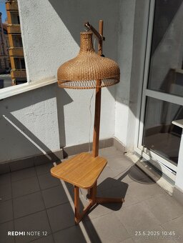 Stojací lampa - dřevěná - 2