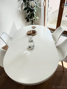 Jidelni dreveny stul - 2