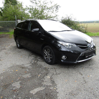 Toyota Auris 1,8i 73kw HYBRID, 2015, NAJETO 134TKM, EDITION - 2
