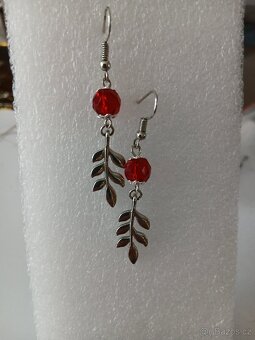 2x náušnice s červeným skleněným korálkem - 2