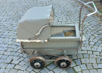Starožitný kočárek - 2