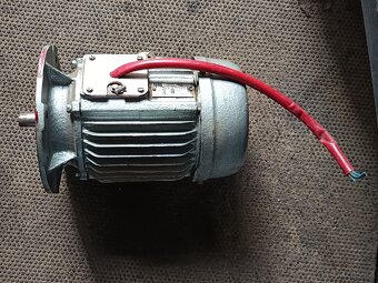 Elektromotor přírubový - 2