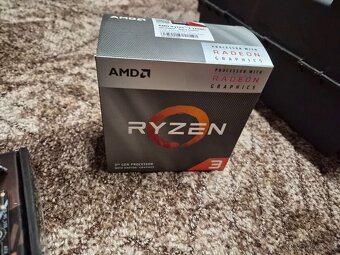 AMD Ryzen 3 3200G + Gigabyte A520M K V2 + 8GB RAM DDR4 - 2