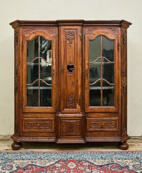 Vyřezávaná lutyšská dubová knihovna z 19. století - 2