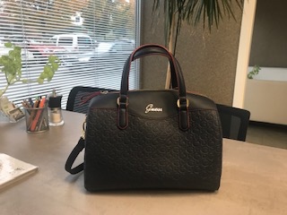 Modro-červená kabelka zn. Guess - 2