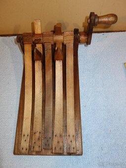 Stará velikonoční hrkačka-klapačka, super model - 2