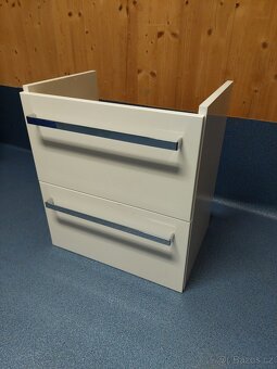 Koupelnová skříňka s umyvadlem - 2