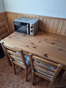 Jídelní stůl - 2