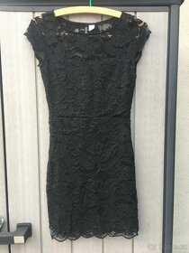 Krajkové černé společenské šaty H&M - 2