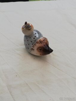 Porcelánový ježek s jablkem (na párátka) - 2