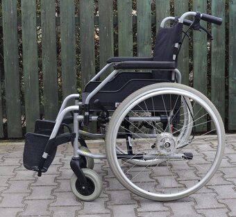 021-Mechanický invalidní vozík Meyra - 2