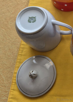 Hrnek retro porcelánový s pokličkou - 2