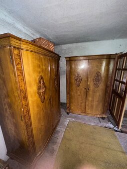 staré skříně ,toaletka a stolky – krásný vintage nábytek - 2