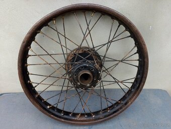 Zadní kolo na předválečné moto Bianchi - 2