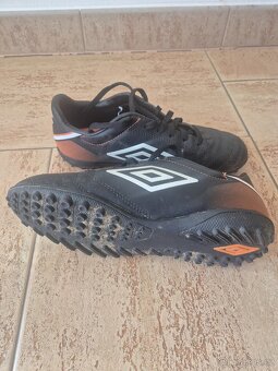 Turfy Umbro 38,5 - 2