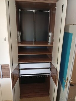 sestava ložnice skříň, žvýkací tabáky el.cig. - 2