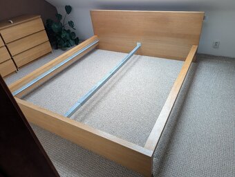 Malm 200x180cm + noční stolky - 2