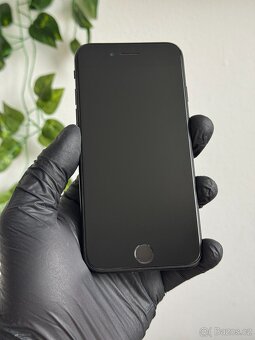 iPhone SE (2020) 64GB - záruka, DPH - 2