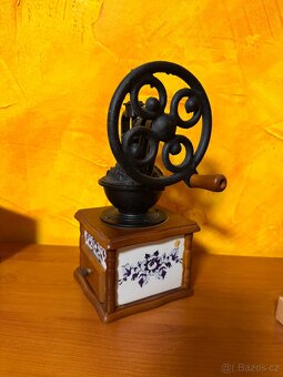 mlýnek na kafe pseudohistorický - 2