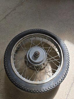 JaWa 555 - zadní kompletní kolo i s rozetou - 2