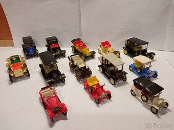 Autíčka IGRA, 13 ks - 2