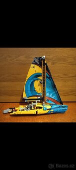 Lego technic závodní jachta - 2