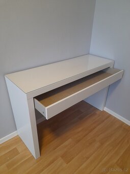 Kosmetický stolek - 2