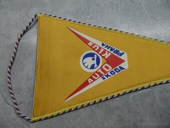 Prodám retro vlaječku Auto klub Škoda Praha. - 2