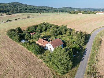 Prodej Rodinného domu s pozemkem 3004 m2 na samotě nedaleko  - 2