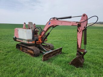 JAPONSKÝ MINIBAGR HITACHI UH006 2500KG - 2