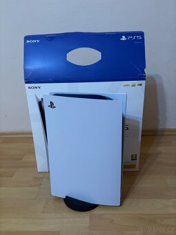 PS5 s mechanikou + hry a ovladače - 2