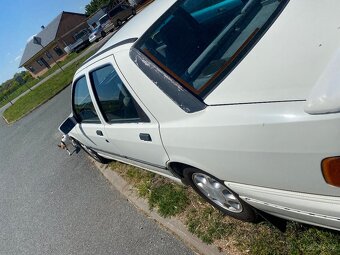 Ford Sierra veškeré díly z vozu - 2