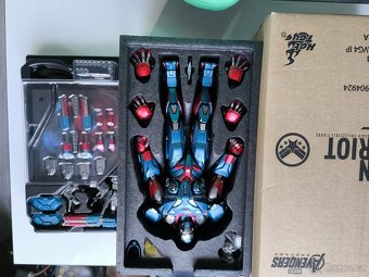 Hot toys - 2