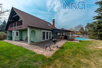 Prodej rodinného domu 6+1 s bazénem, dvougaráží, 874 m2, Pře - 2