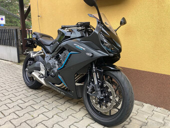 Honda CBR 650 R - 2