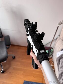 zakázková airsoftová zbraň - 2