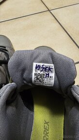 Kotníčkové boty zn. ADIDAS TERREX HYPERHIKER, vel. 33
- 2